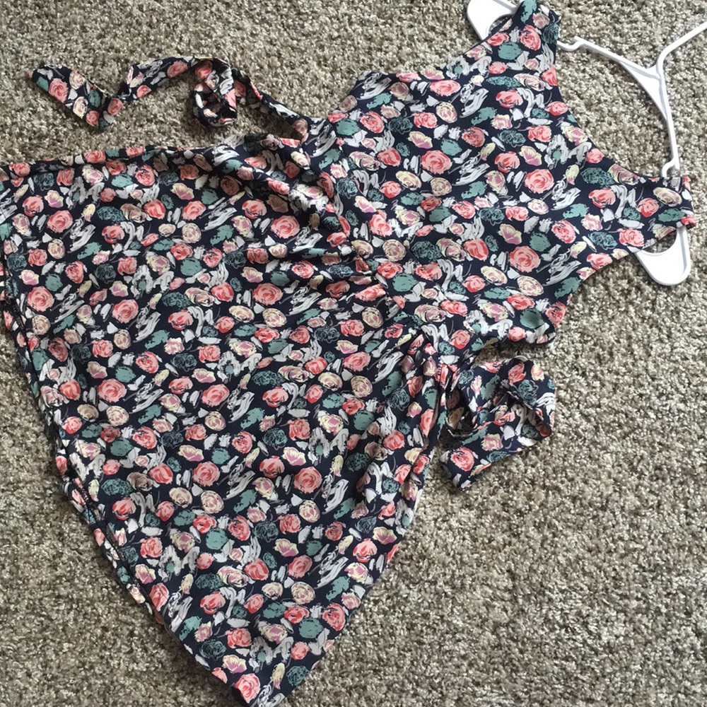 Rose print Floral mini dress XS $12 bundle only - Picture 1 of 4